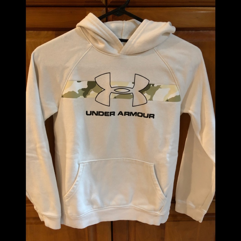 Boys Under Armour hoodie size M
